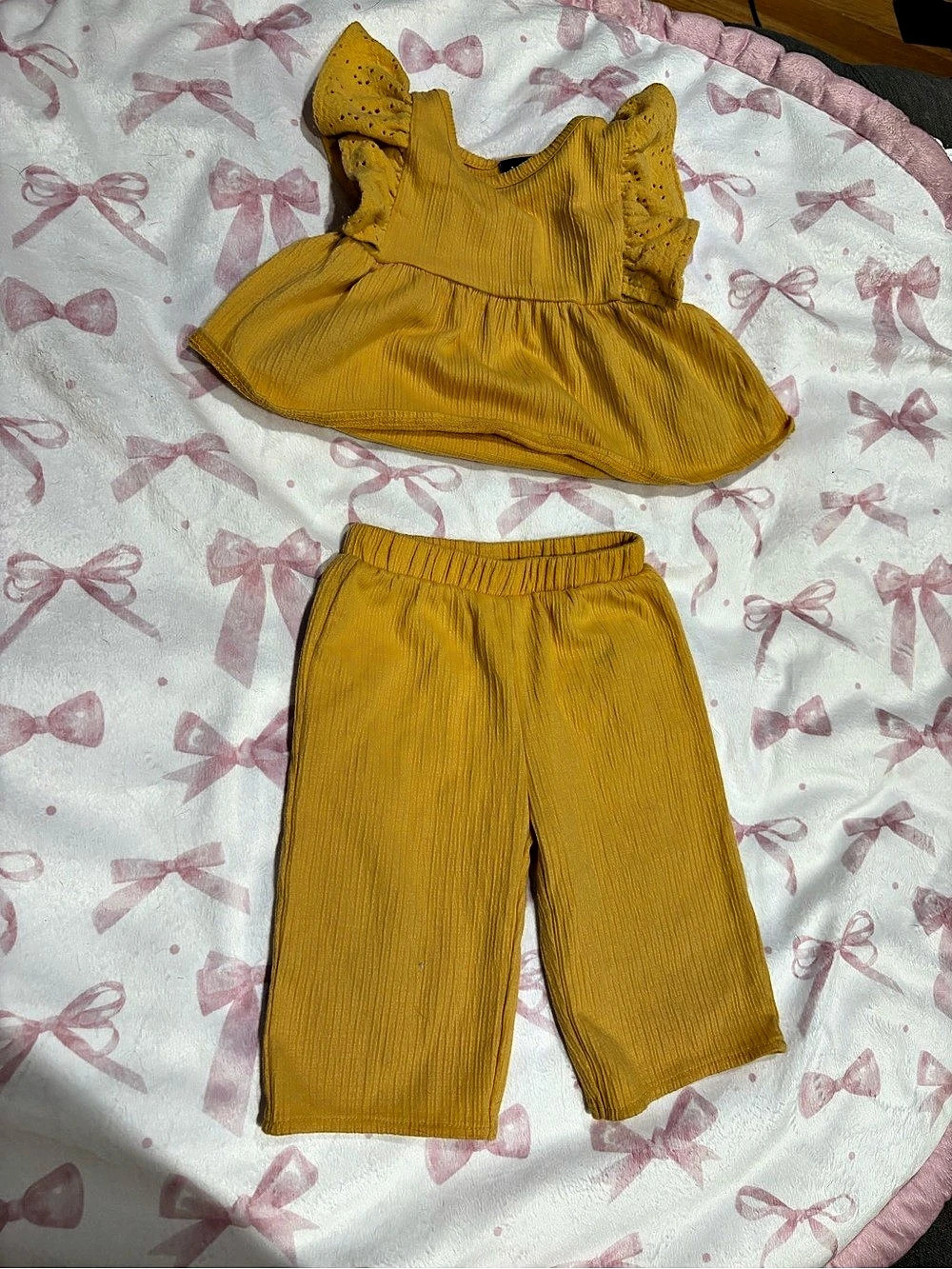Old Navy Girls 3-6M Yellow Matching Set